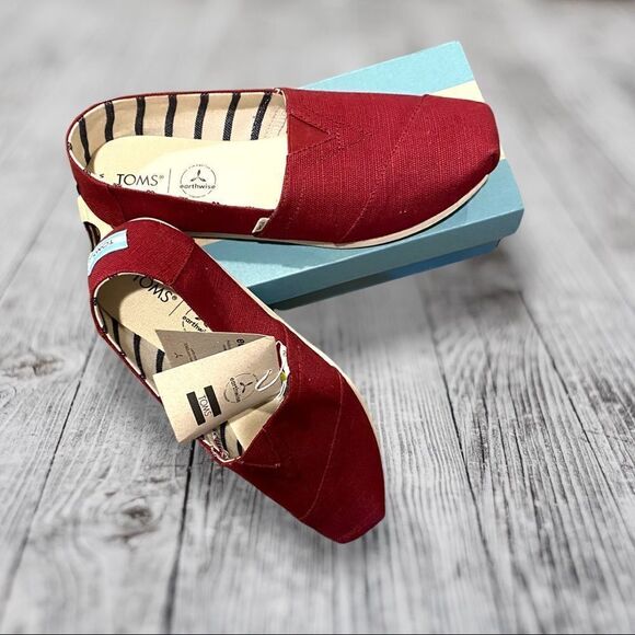 Tom’s New With Box - Picture 3 of 3